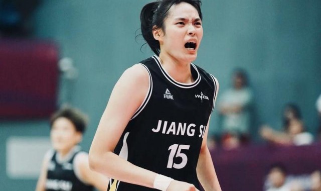 开云-轰17+5力扛坎贝奇！中国女篮26岁2米悍将进化：宫鲁鸣征召她？